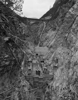 Val Laschadura, Schlucht, Baustelle, Gruppe Bauarbeiter, Bauelemente, Stahlbeton, Brücke