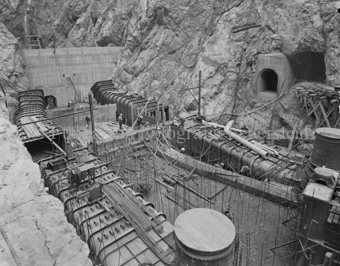 Val Laschadura, Schlucht, Baustelle, Gruppe Bauarbeiter, Bauelemente, Stahlbeton