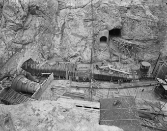 Val Laschadura, Schlucht, Baustelle, Gruppe Bauarbeiter, Bauelemente, Stahlbeton