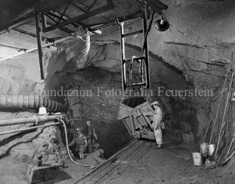 Bain Crotsch, Druckstollen, Gleise, Gruppe Bergarbeiter, Kipplore