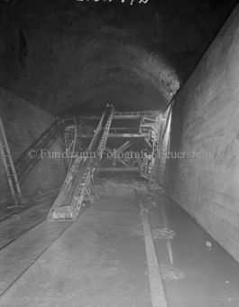 Bain Crotsch, Druckstollen, Holzbalken, Maschine, Gruppe Bergarbeiter