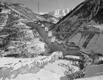 Punt dal Gall, Staumauer, Baustelle, Kran, Brücke, Berglandschaft, Schnee
