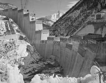 Punt dal Gall, Staumauer, Baustelle, Kran, Brücke, Berglandschaft, Schnee