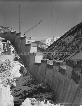 Punt dal Gall, Staumauer, Baustelle, Kran, Brücke, Berglandschaft, Schnee