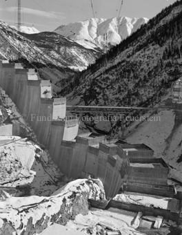 Punt dal Gall, Staumauer, Baustelle, Kran, Brücke, Berglandschaft, Schnee