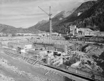 Pradella Zentrale, Baustelle, Fundament, Kran, Stahlbetongitter, Holzgerüst