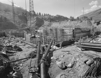 Pradella Zentrale, Baustelle, Fundament, Kran, Stahlbetongitter, Holzgerüst