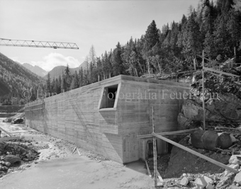 Via da S-charl, Baustelle, Betonmauern