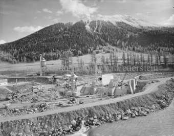 Via da S-charl, Baustelle, Kran, Fundament, Gruppe Bauarbeiter, Fluss