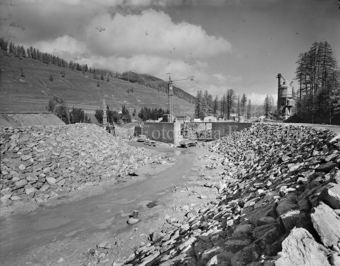 Via da S-charl, Baustelle, Kran, Betonmauern