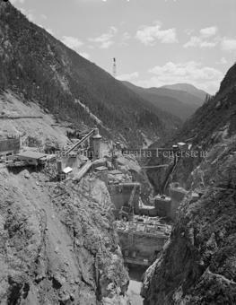 Ova Spin, Staumauer, Baustelle, Kran, Brücke, Berglandschaft, Holzgerüste