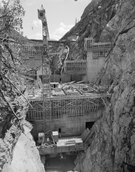 Ova Spin, Staumauer, Baustelle, Kran, Brücke, Berglandschaft, Holzgerüste, Gruppe Bauarbeiter