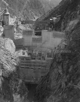 Ova Spin, Staumauer, Baustelle, Kran, Brücke, Berglandschaft, Holzgerüste