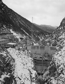 Ova Spin, Staumauer, Baustelle, Kran, Holzgerüste, Brücke, Schnee, Berglandschaft