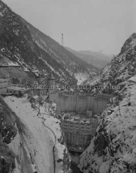 Ova Spin, Staumauer, Baustelle, Kran, Holzgerüste, Brücke, Schnee, Berglandschaft