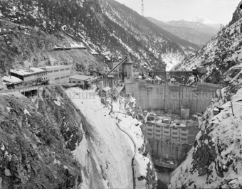 Ova Spin, Staumauer, Baustelle, Kran, Holzgerüste, Brücke, Schnee, Berglandschaft