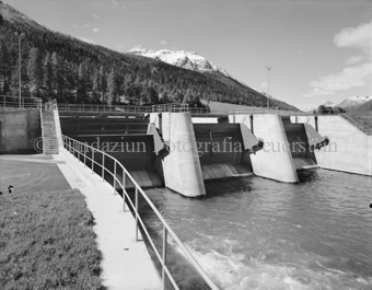 Via da S-charl, Elektrizitätswerk, Fluss, Berglandschaft