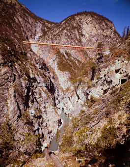 Val Laschadura, Berglandschaft, Brücke, Metallkonstruktion