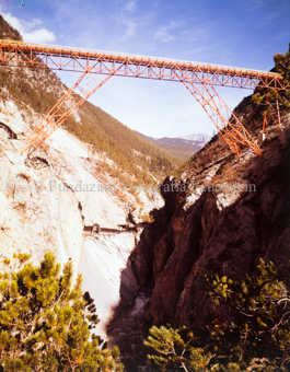 Val Laschadura, Berglandschaft, Brücke, Metallkonstruktion