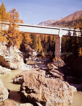 Berglandschaft, Bäume, Fluss, Brücke