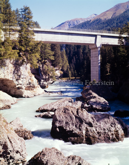 Berglandschaft, Bäume, Fluss, Brücke