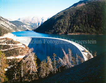 Punt dal Gall, Staumauer, Bus, Besuchergruppe, Berglandschaft, See