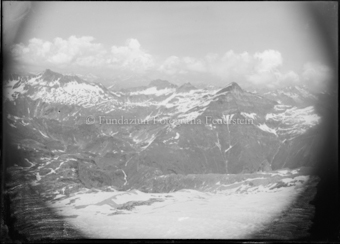 Berge mit Schnee