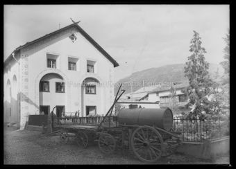 Kurhaus in Celerina mit Wagen