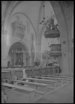 Kirche Innenaufnahme mit Kanzel