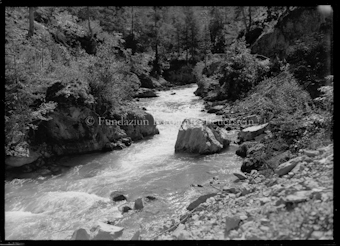 Clemgia Schlucht mit Bergfluss