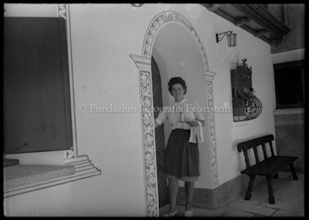 Serviceamgestellte vor der Bäckerei