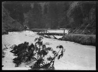 Überschwemmte Brücke