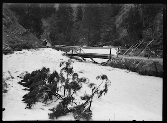 Überschwemmte Brücke