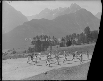 Gymnastikgruppe im Freien
