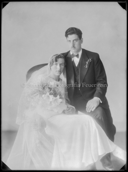 Porträt Hochzeitspaar, Frau mit Schleier