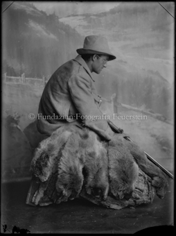 Porträt Jäger mit erlegtem Wild (Domenic Feuerstein  1900-1949)