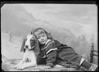 Porträt Kind mit Hund