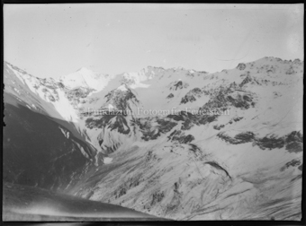 Schneebedeckte Berglandschaft