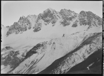 Schneebedeckte Berglandschaft