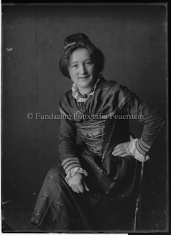 Porträt Frau in Tracht