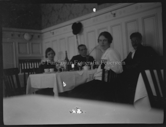Personengruppe in einem Restaurant
