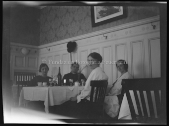 Personengruppe in einem Restaurant