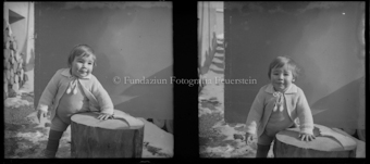Kleinkind auf Hocker (Jon Sulser)