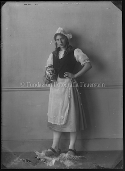 Mädchen mit Vase