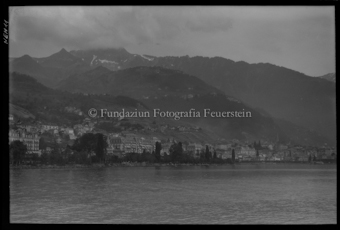 Hotels in Montreux vom See aus.