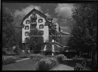 Engadinerhof mit Park