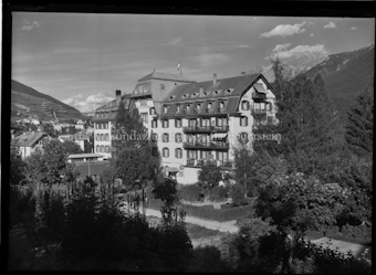 Engadinerhof mit Park