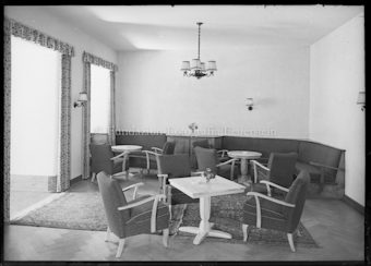Salon mit Salontischen