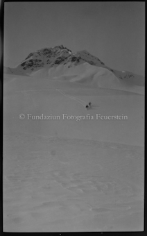 Zwei Skifahrer im Tiefschnee