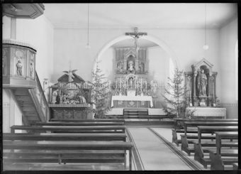 Altar mit Kanzel an Weihnachten
